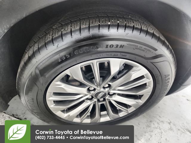 Used 2025 Cadillac XT4 Premium Luxury image 34