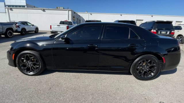 Used 2022 Chrysler 300 Touring L w/ Comfort Group AWD/4WD image 7