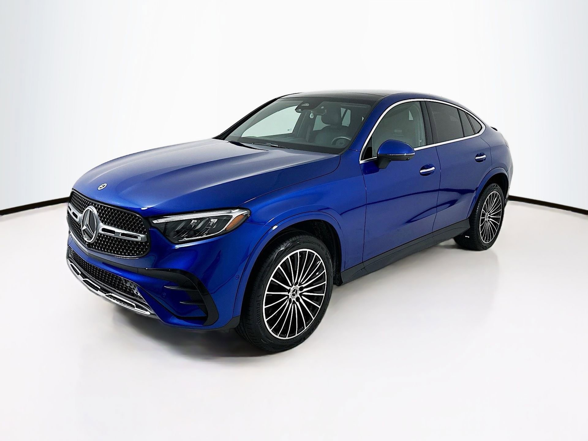 Used 2025 Mercedes-Benz GLC 300 4MATIC image 3