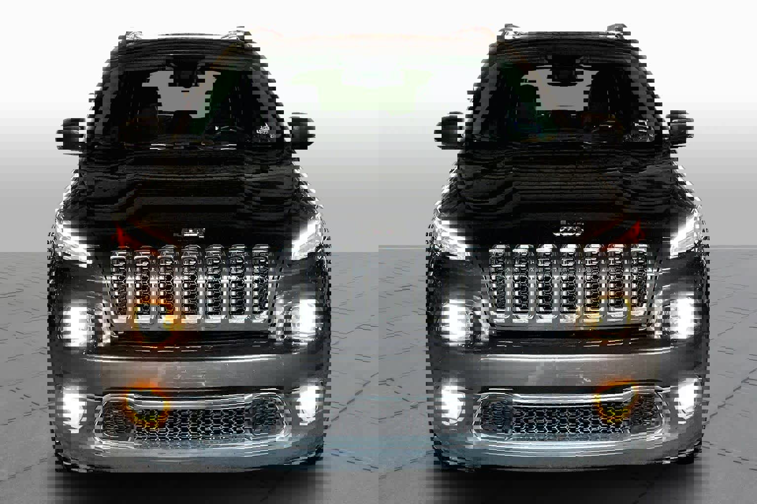 Used 2016 Jeep Cherokee Limited image 3