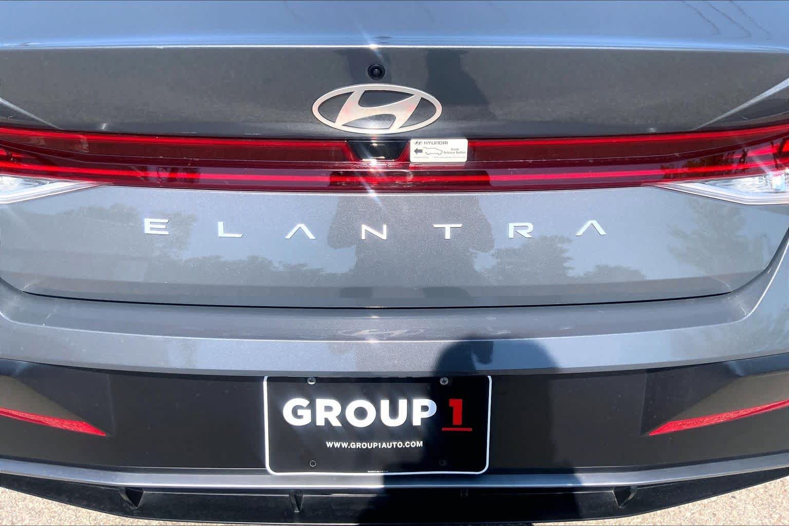 Used 2025 Hyundai Elantra SEL FWD image 30