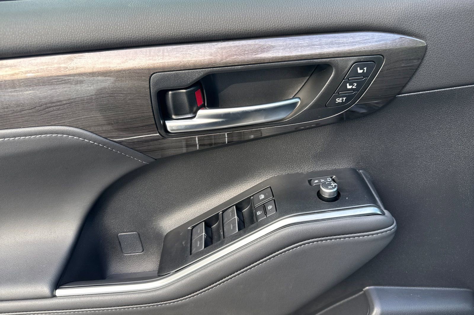 New 2026 Toyota Highlander Limited image 11