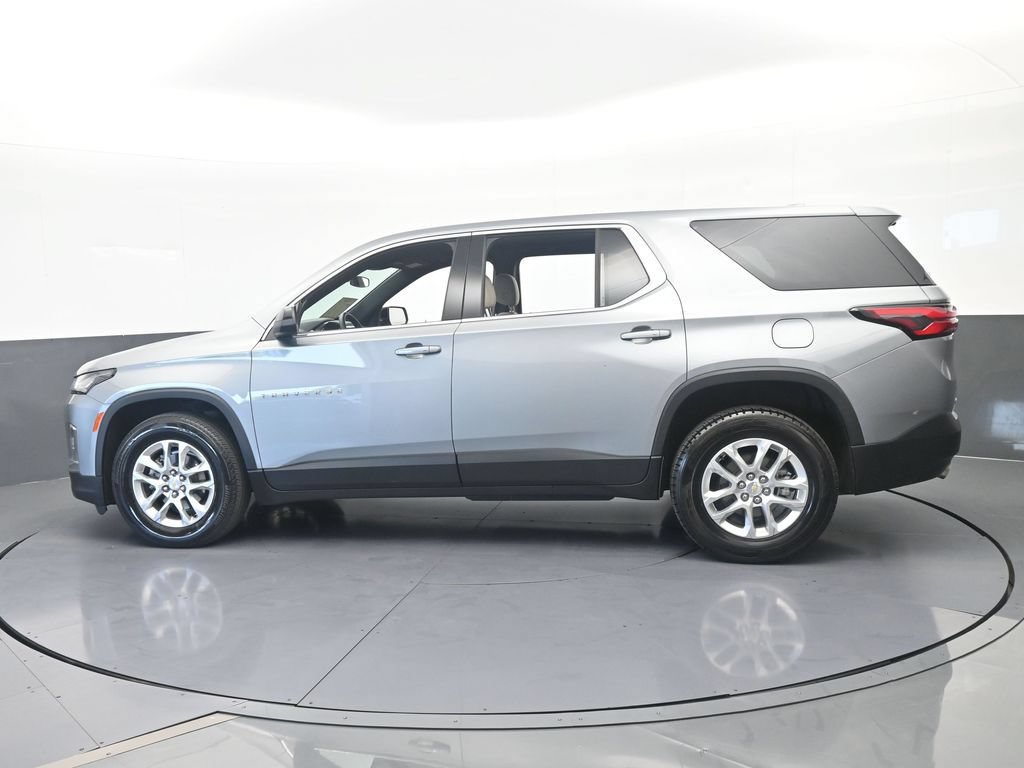Used 2023 Chevrolet Traverse LS FWD image 3