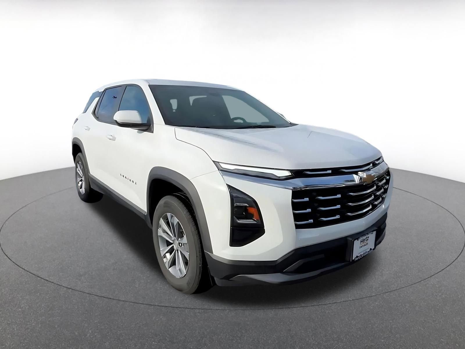 Used 2025 Chevrolet Equinox LT AWD/4WD image 3
