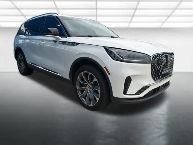 Used 2025 Lincoln Aviator Reserve AWD/4WD image 1