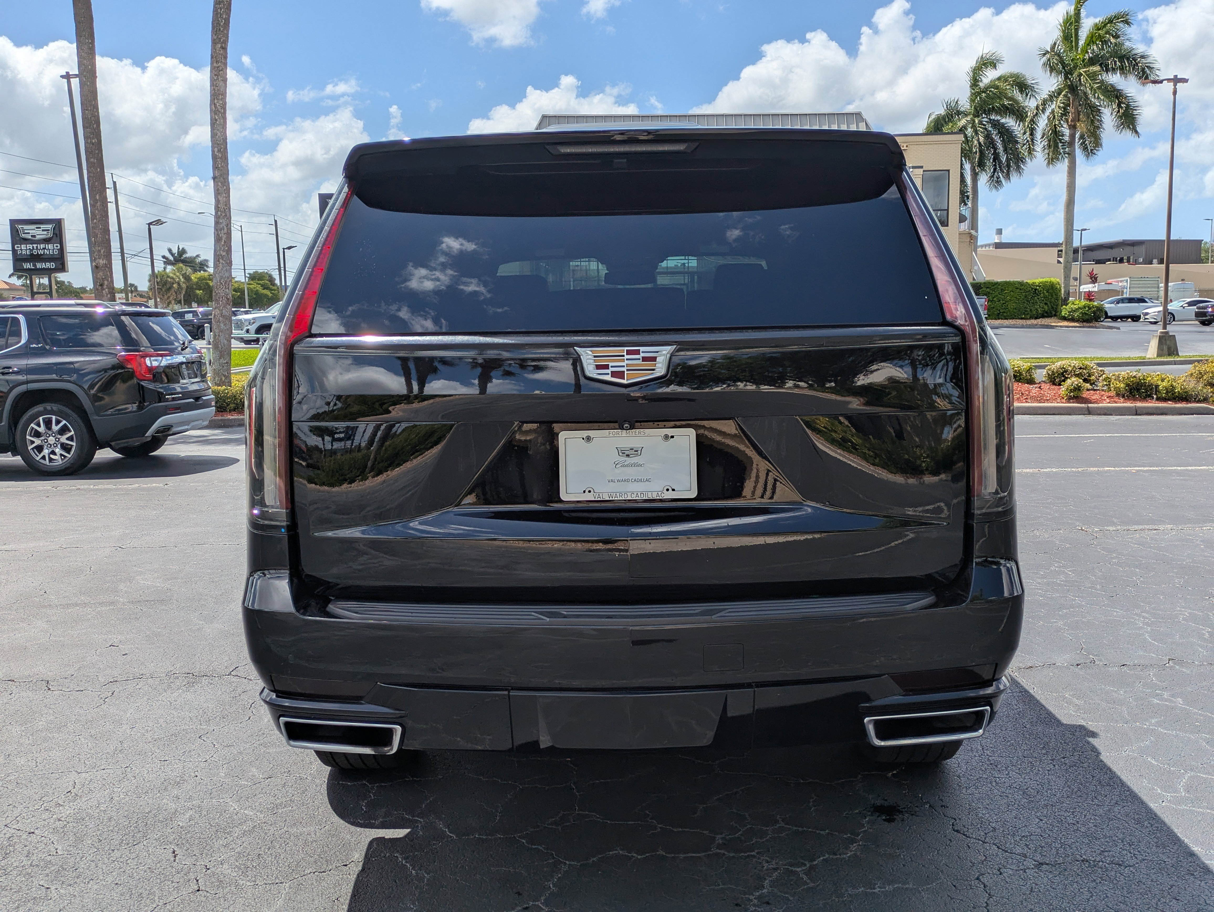 Used 2021 Cadillac Escalade Luxury RWD image 5