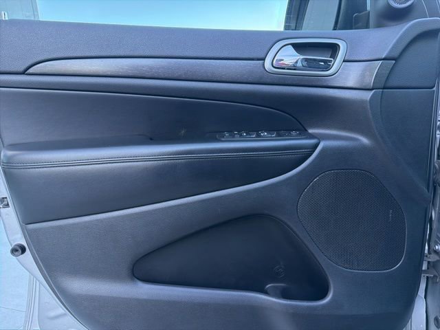 Used 2018 Jeep Grand Cherokee Laredo image 19