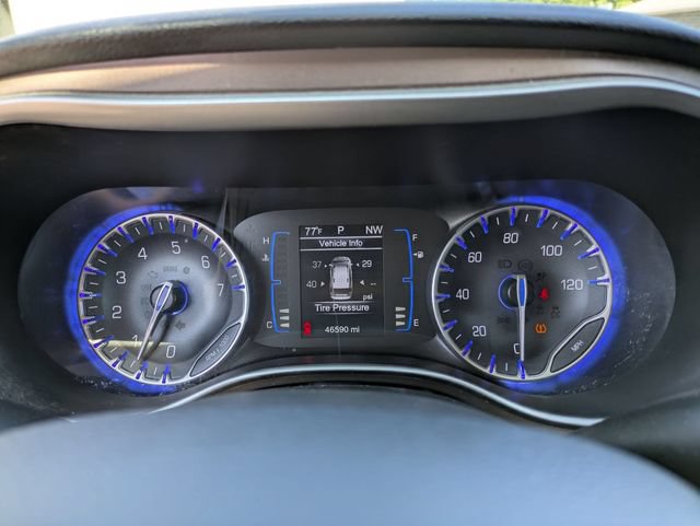 Used 2017 Chrysler Pacifica Touring FWD image 12