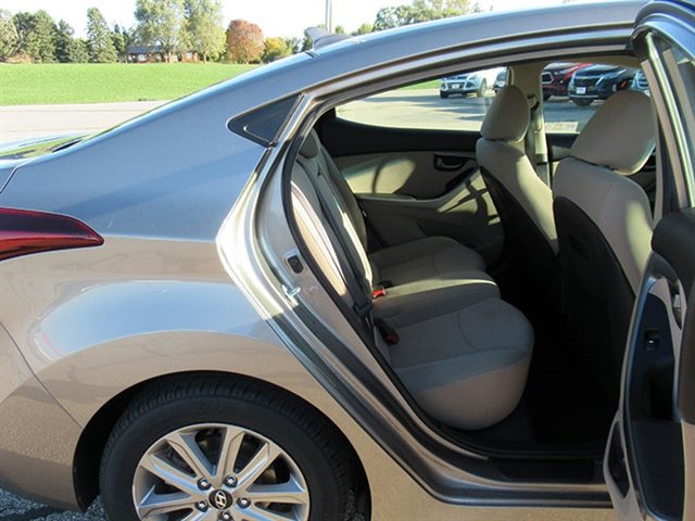 Used 2014 Hyundai Elantra SE w/ Option Group 02 image 16