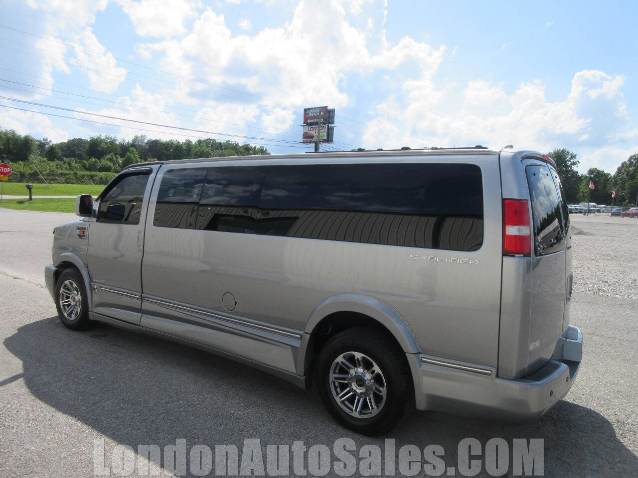 Used 2018 Chevrolet Express 2500 Extended w/ Enhanced Convenience Package image 3