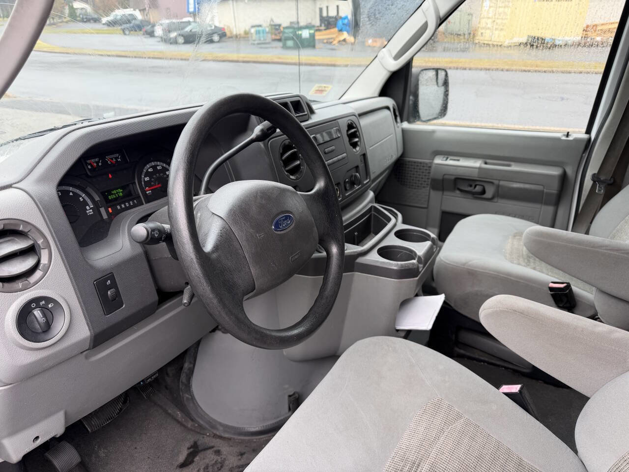 Used 2010 Ford E-350 and Econoline 350 XLT image 14