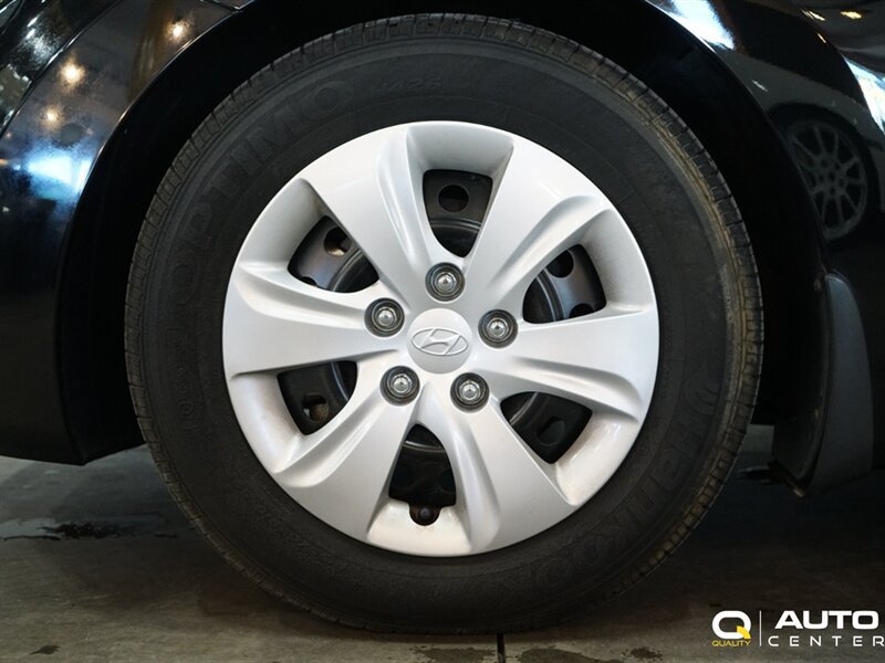 Used 2013 Hyundai Elantra Sedan FWD image 7