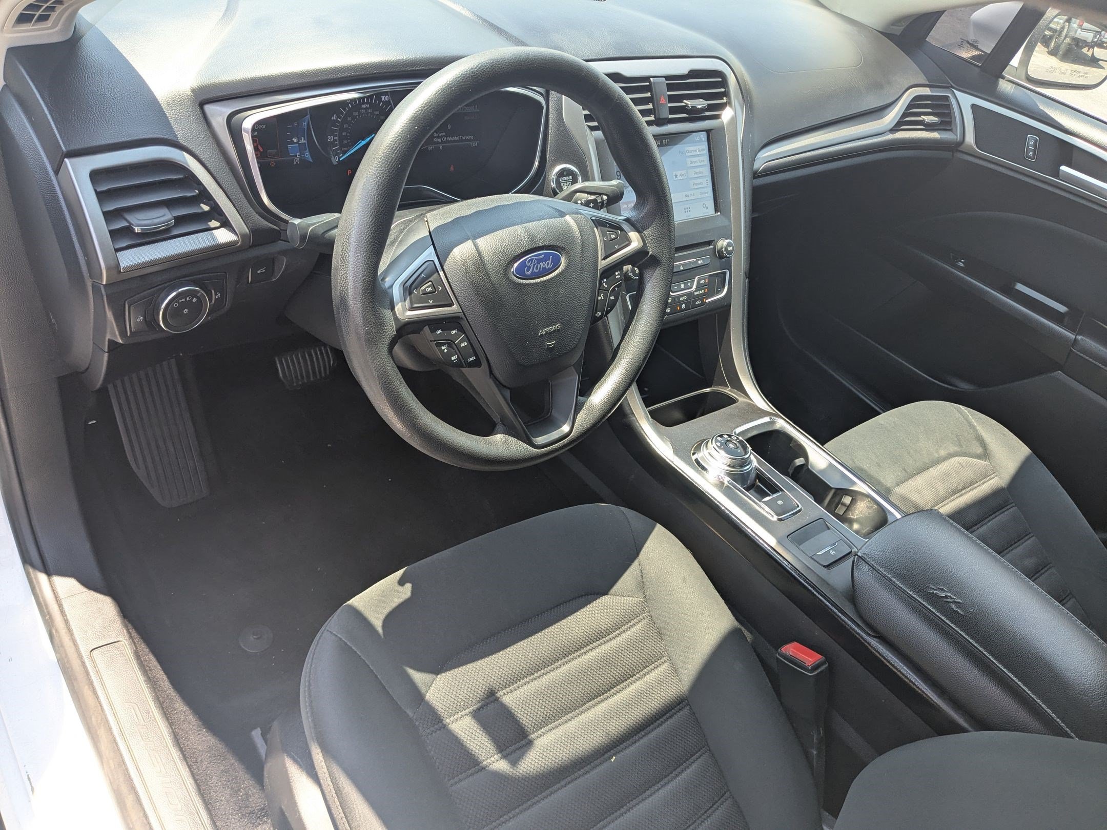 Used 2017 Ford Fusion SE w/ Fusion SE Technology Package FWD image 13