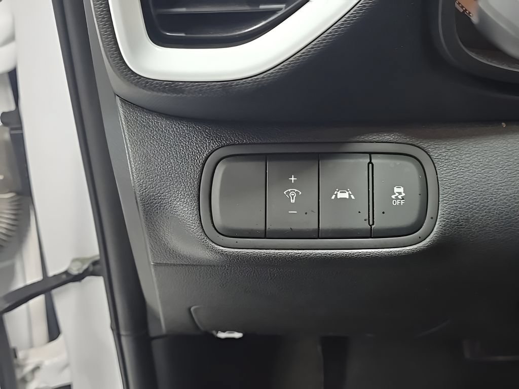 Used 2022 Hyundai Venue Limited FWD image 12