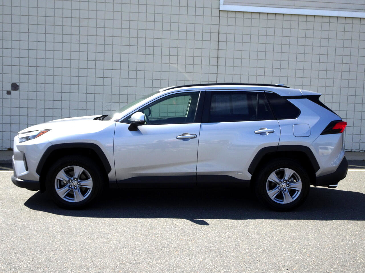 Used 2023 Toyota RAV4 XLE image 4