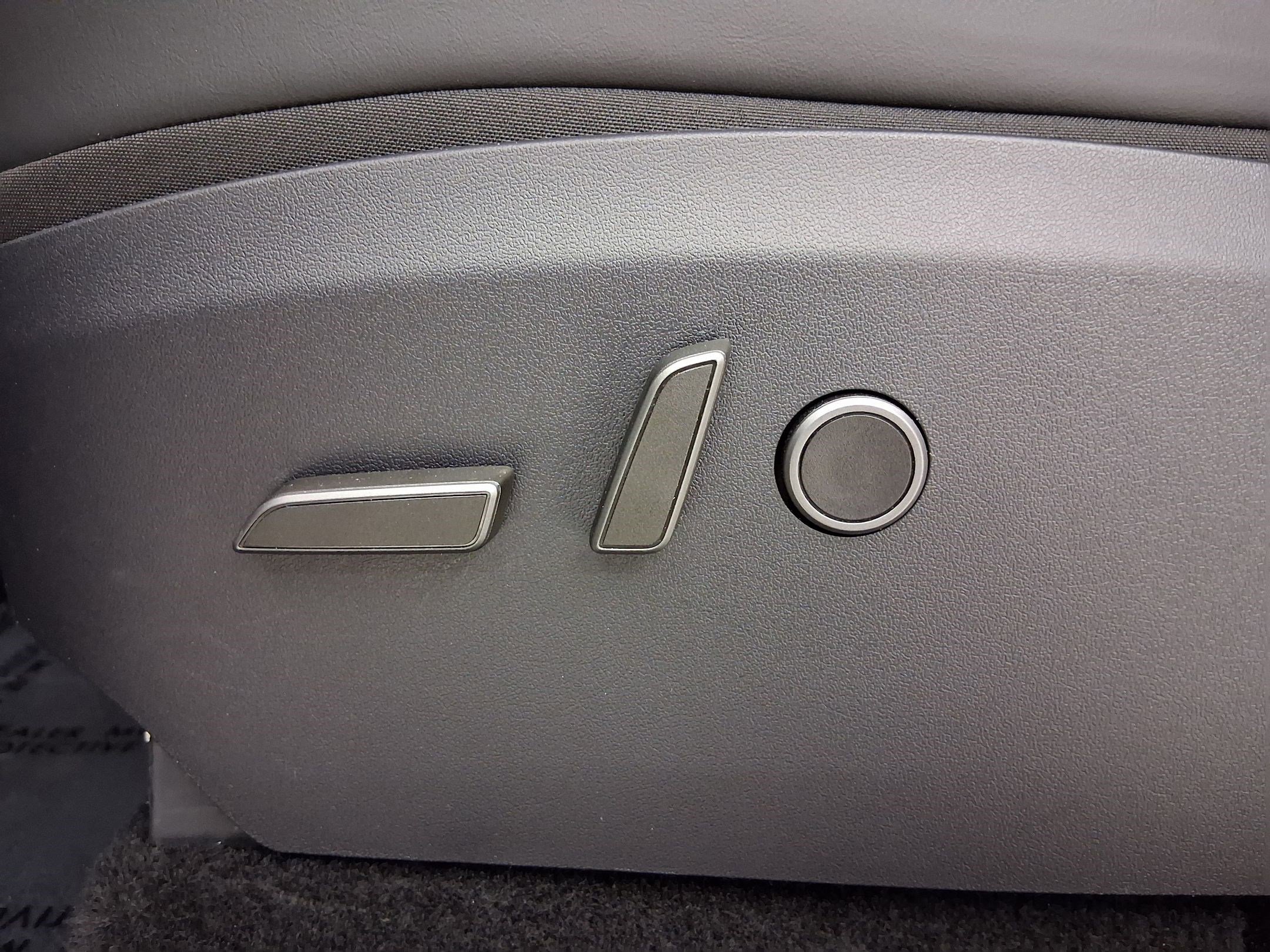 Used 2024 Tesla Model Y Long Range image 12