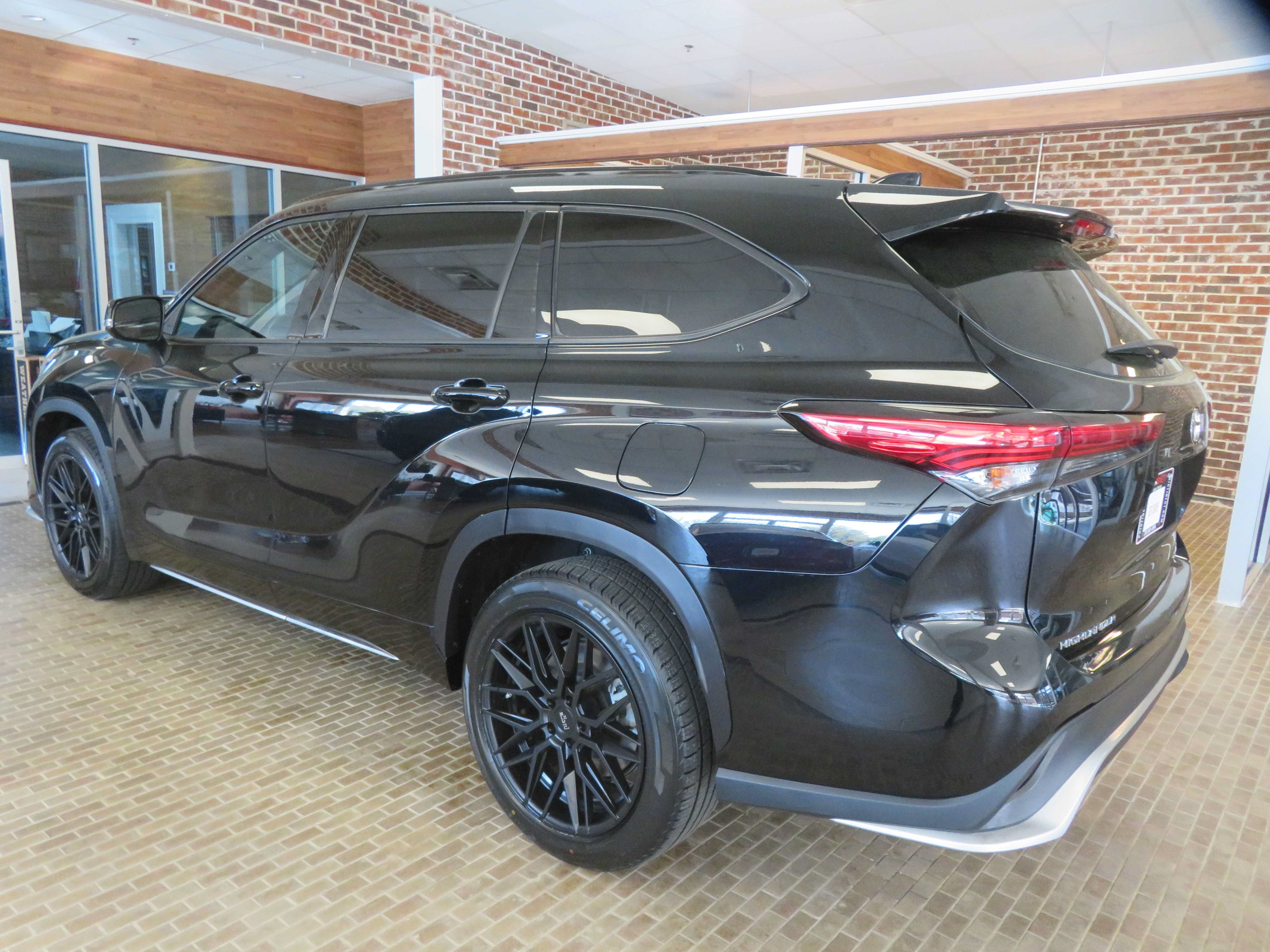 Used 2021 Toyota Highlander XSE AWD/4WD image 81