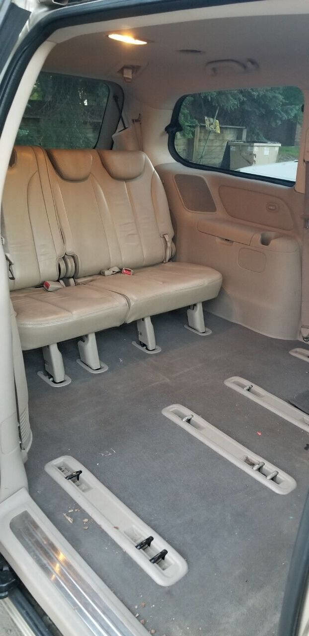 Used 2008 Hyundai Entourage Limited image 9