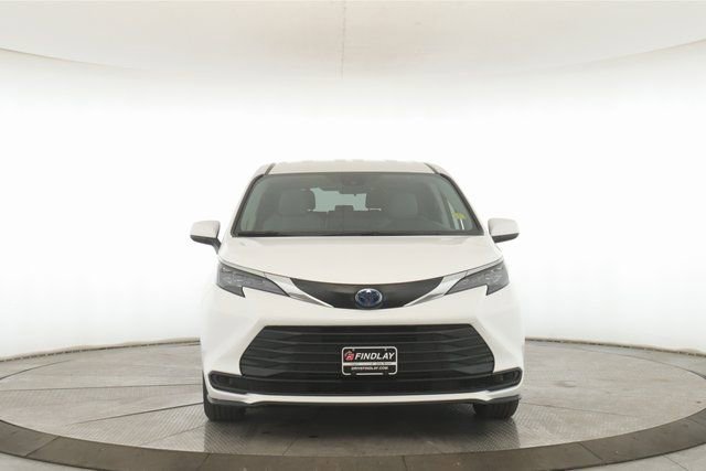Used 2024 Toyota Sienna LE image 12