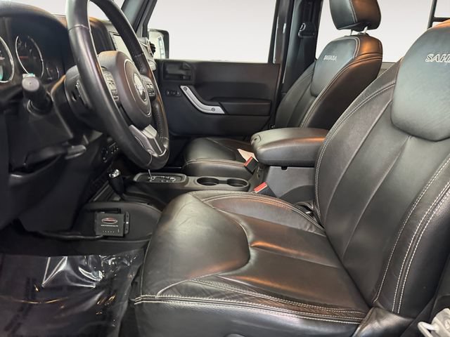 Used 2017 Jeep Wrangler Sahara w/ Connectivity Group AWD/4WD image 7
