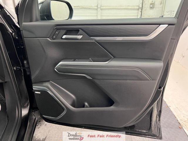 Used 2025 GMC Acadia Elevation FWD image 43