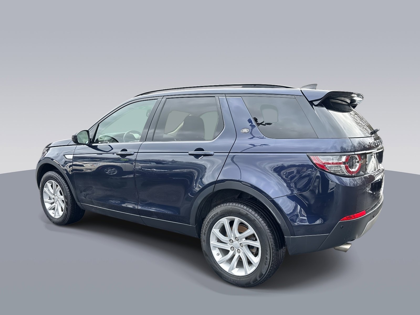 Used 2019 Land Rover Discovery Sport HSE image 6