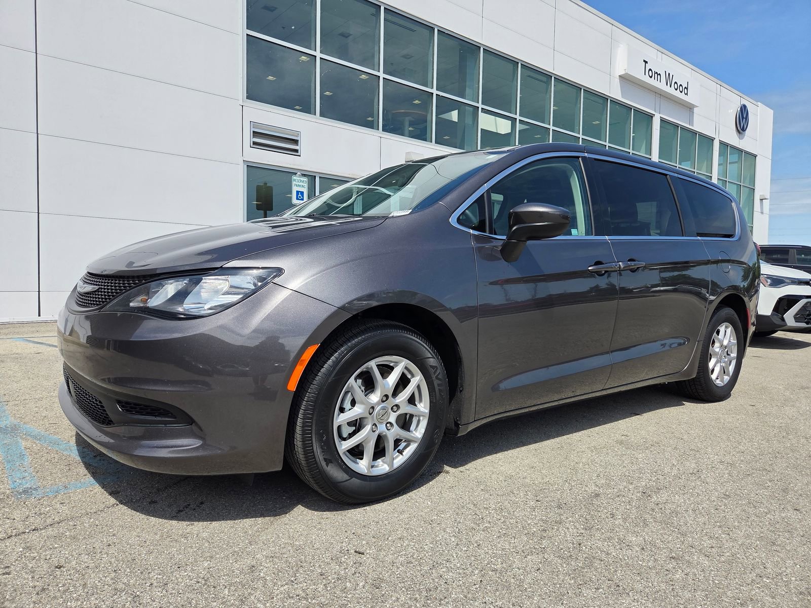 Used 2022 Chrysler Voyager LX FWD image 8