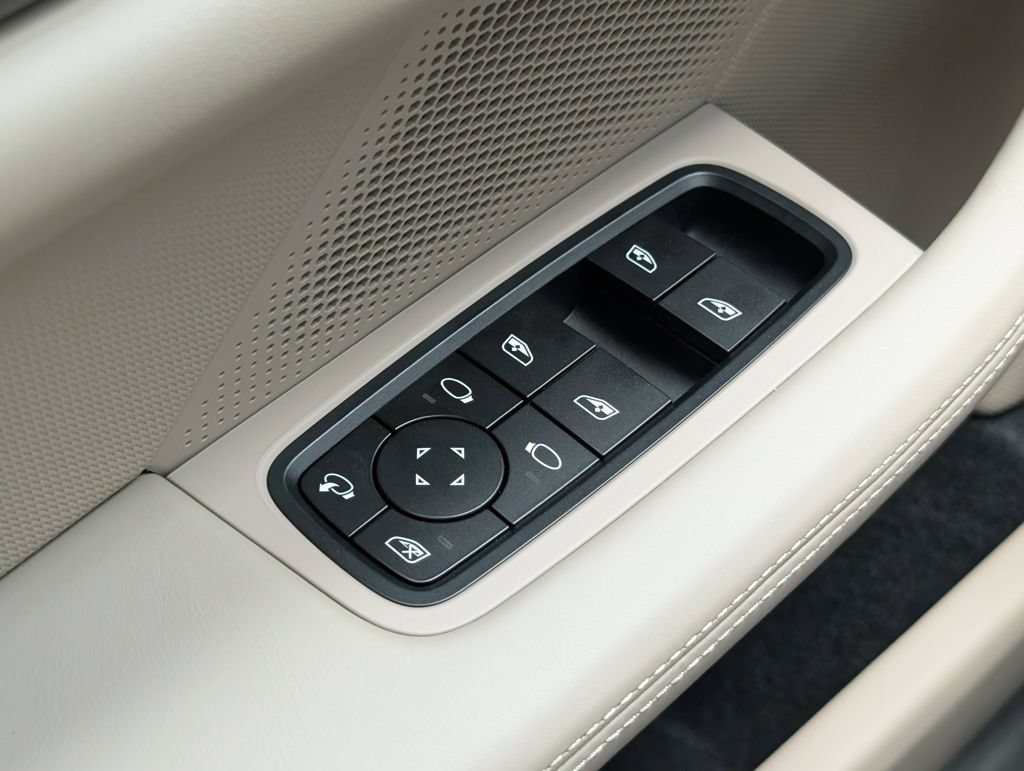 New 2026 Porsche Taycan 4S AWD/4WD image 30