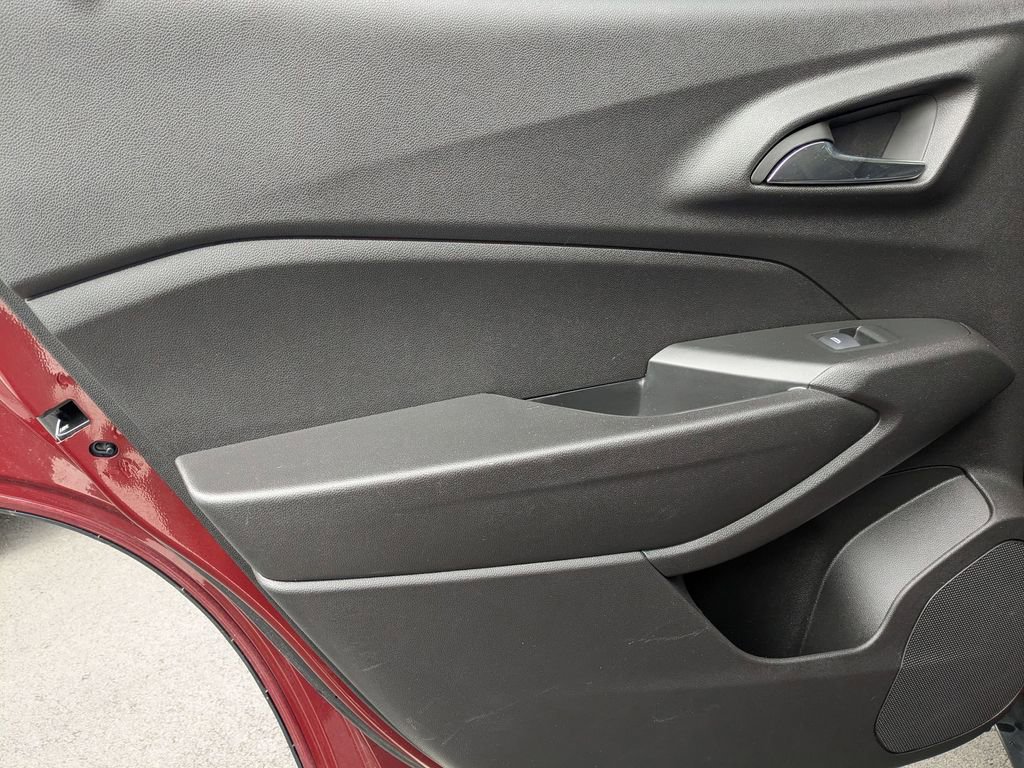 Used 2025 Chevrolet Trax LT w/ LT Convenience Package image 22