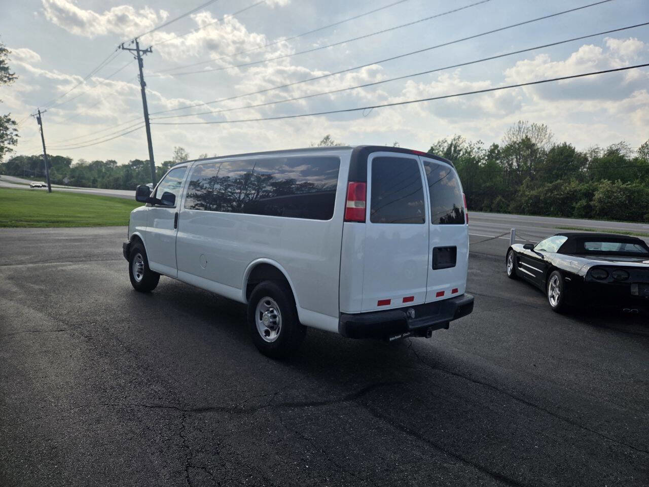 Used 2012 Chevrolet Express 3500 RWD image 5