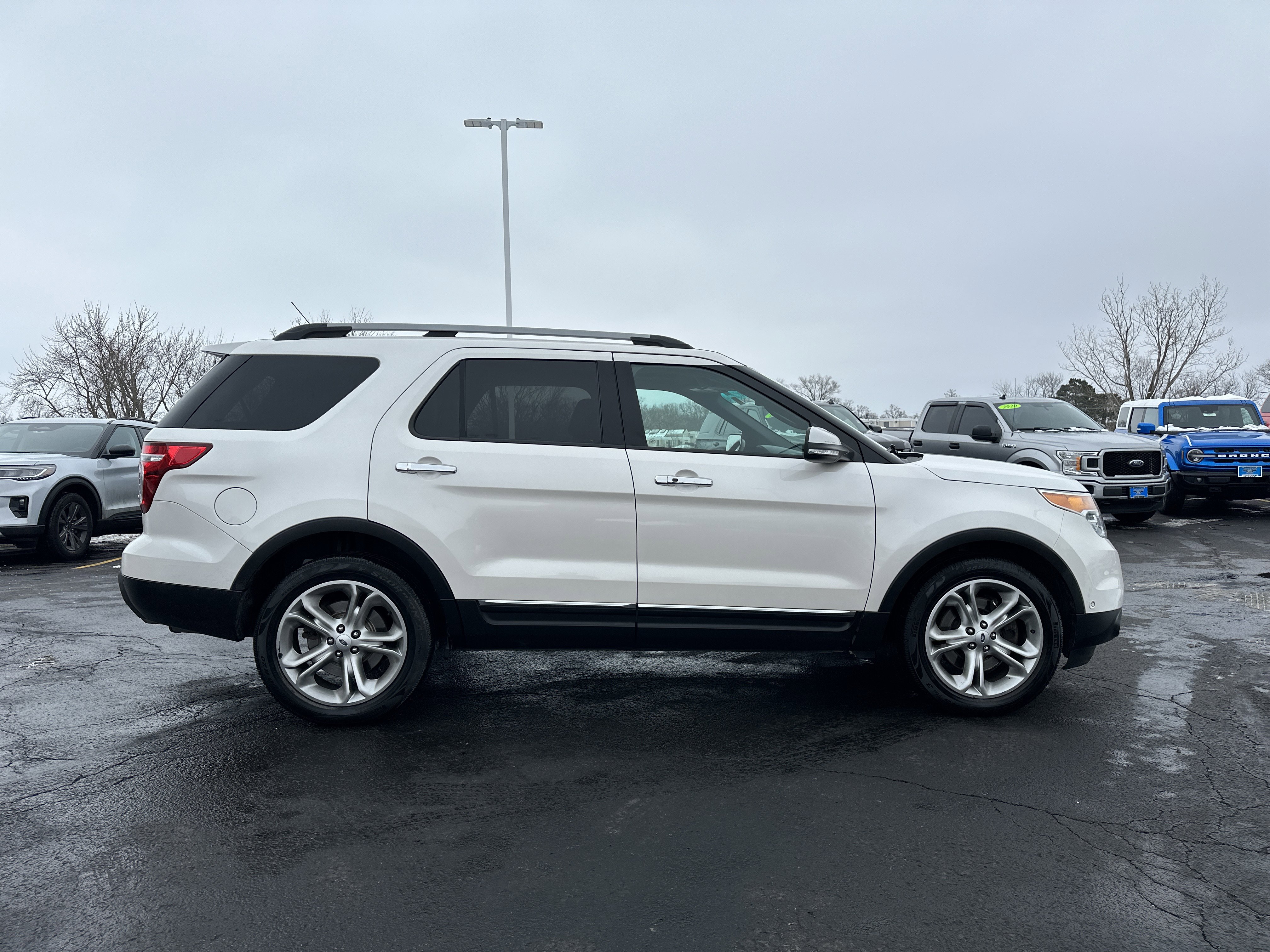 Used 2015 Ford Explorer Limited w/ Equipment Group 302A image 2