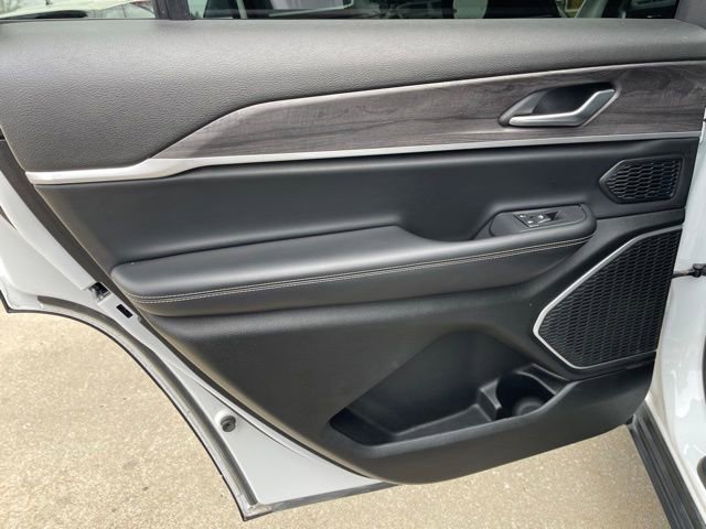 Used 2022 Jeep Grand Cherokee L Limited image 22