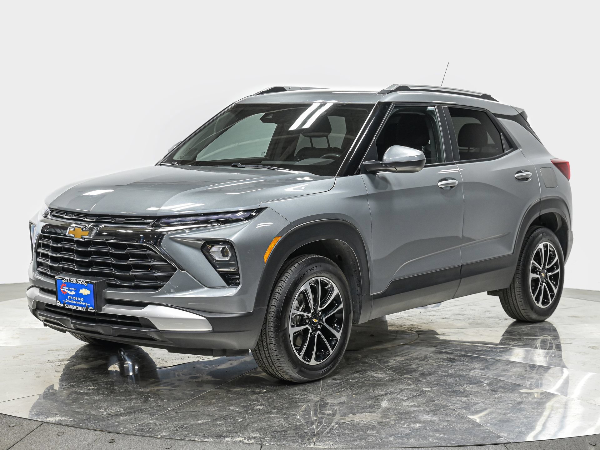 Used 2024 Chevrolet TrailBlazer LT w/ LT Cold Weather Package FWD image 1
