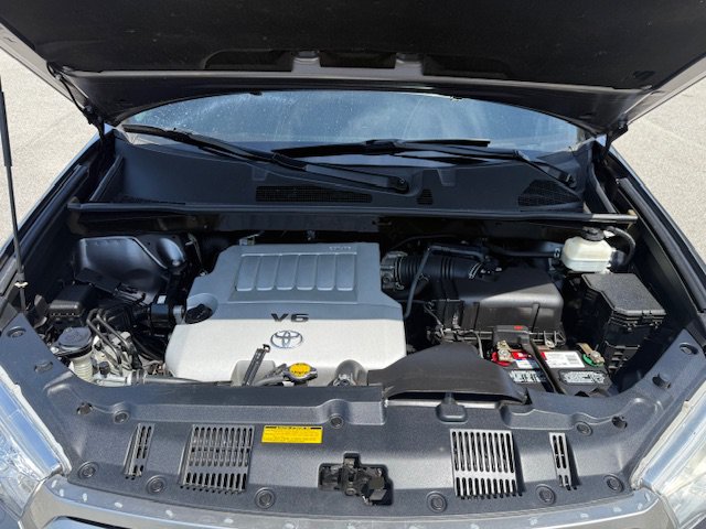 Used 2012 Toyota Highlander Limited w/ Tow Pkg FWD image 4