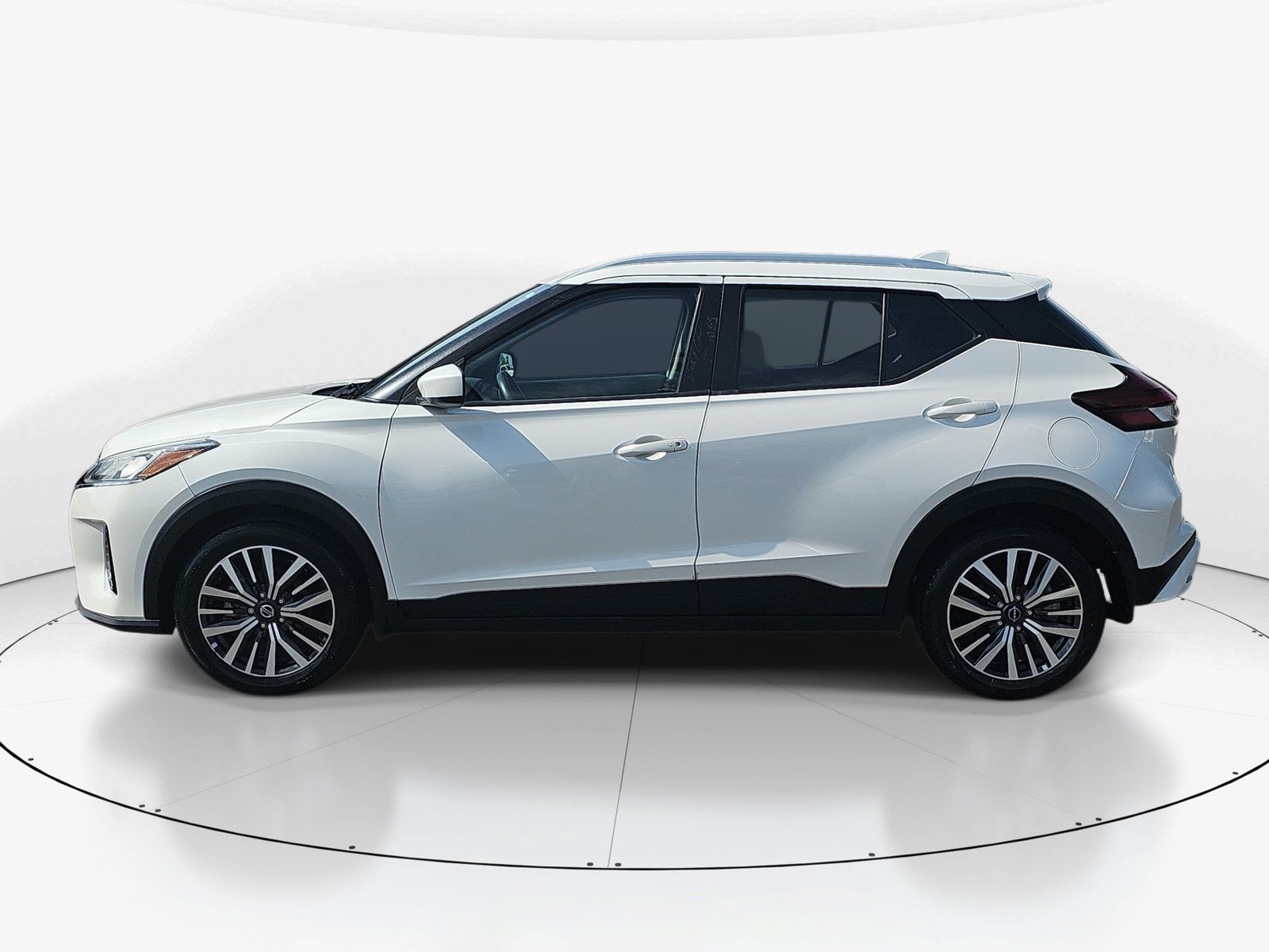 Used 2022 Nissan Kicks SV FWD image 7