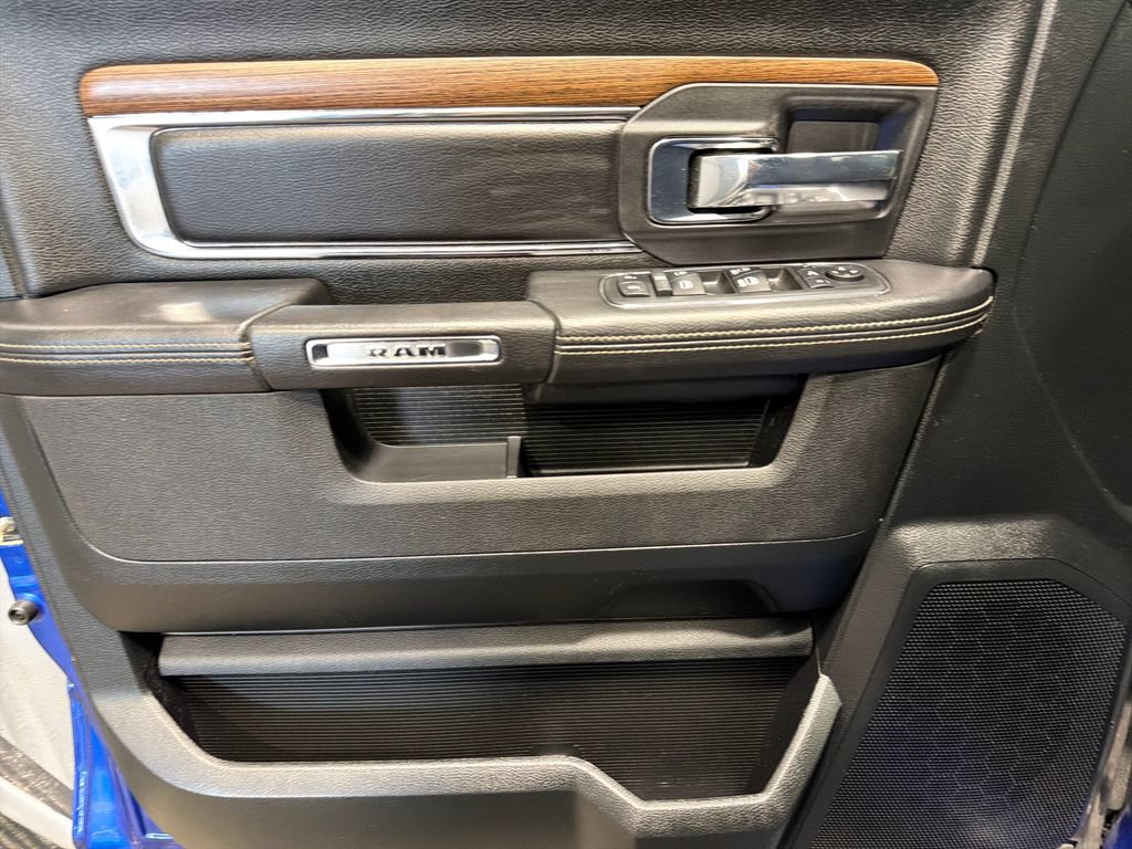 Used 2017 RAM 1500 Laramie w/ Convenience Group AWD/4WD image 16