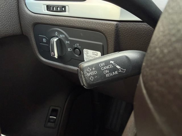 Used 2013 Volkswagen Touareg TDI AWD/4WD image 28