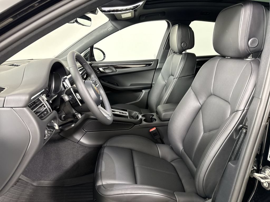 New 2026 Porsche Macan AWD/4WD image 5