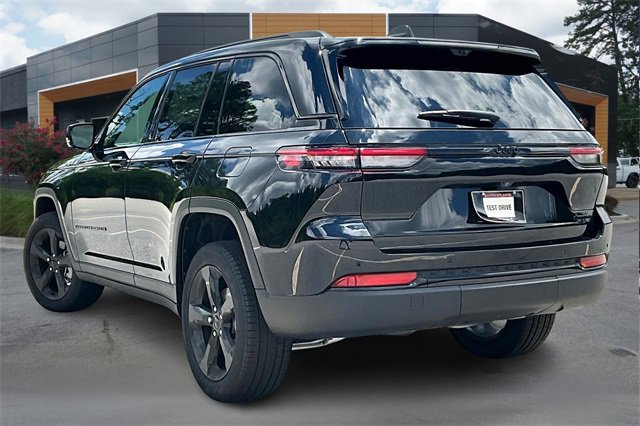 New 2025 Jeep Grand Cherokee Limited w/ Luxury Tech Group II image 3