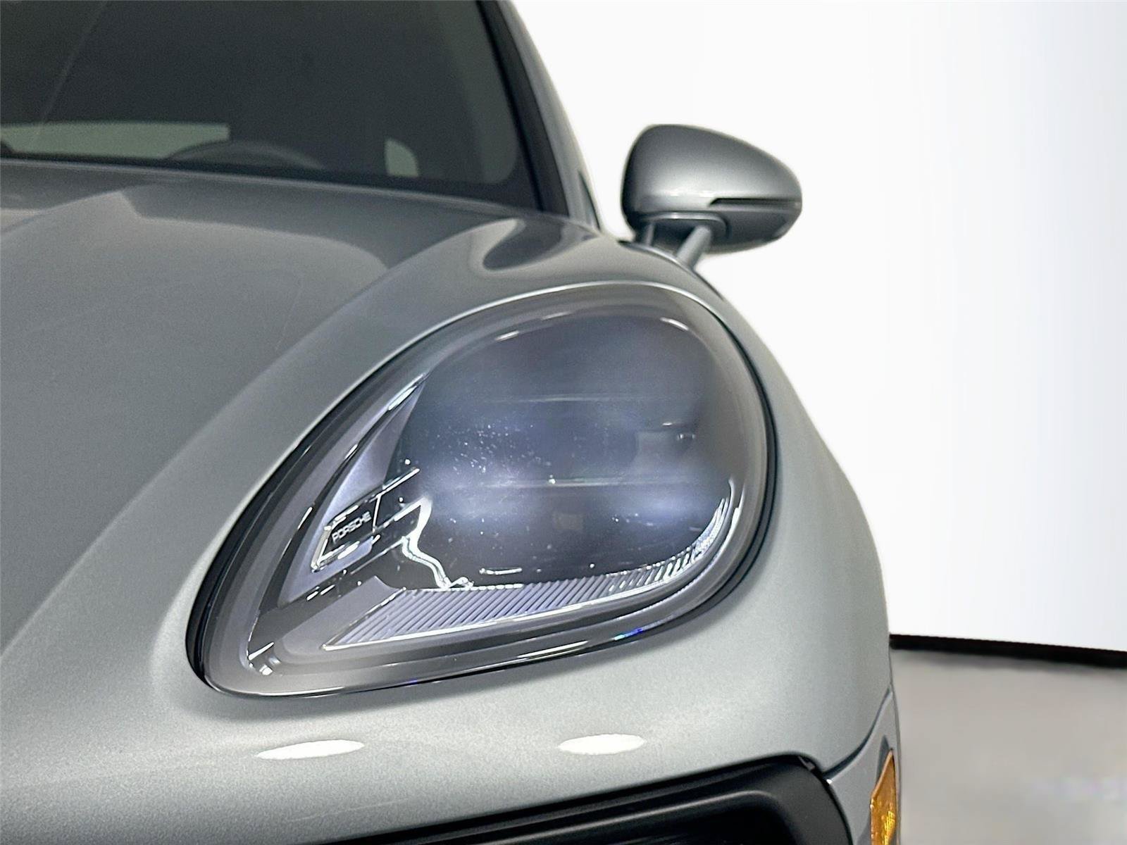 Certified 2026 Porsche Macan Turbo AWD/4WD image 15