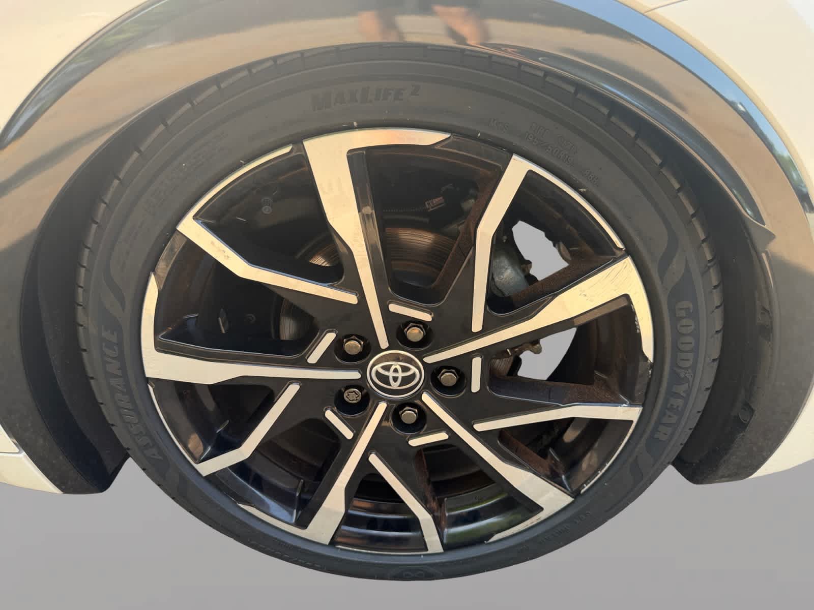 Used 2024 Toyota Prius Prime Premium w/ Advanced Technology Package FWD image 19