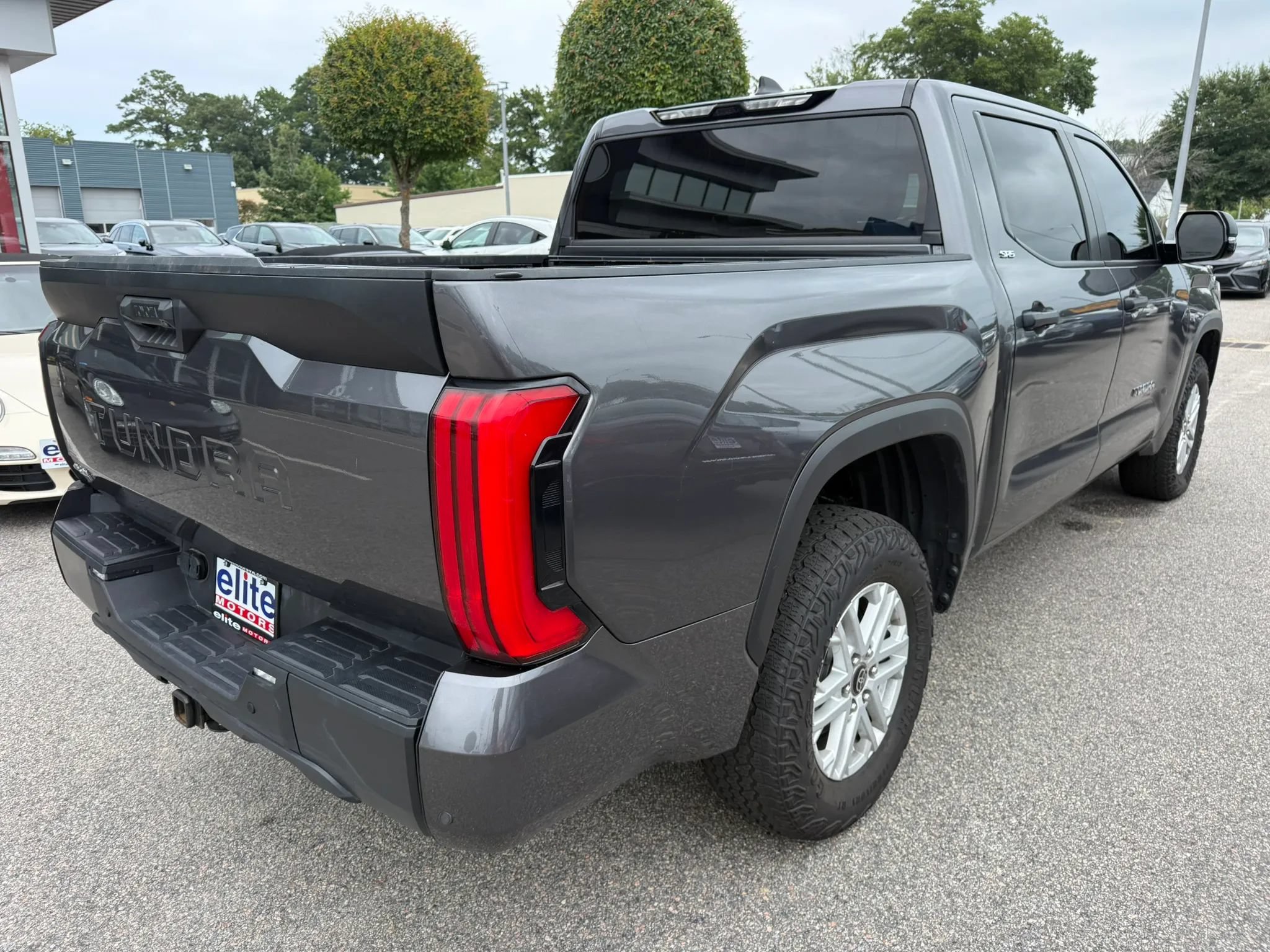 Used 2025 Toyota Tundra SR5 w/ SR5 Convenience Package AWD/4WD image 7