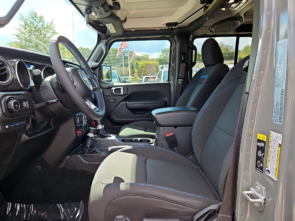 Used 2023 Jeep Wrangler Unlimited Rubicon 4xe w/ Cold Weather Group AWD/4WD image 14