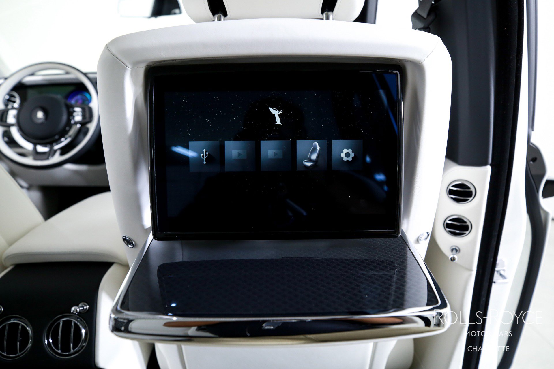 New 2026 Rolls-Royce Cullinan Black Badge image 32