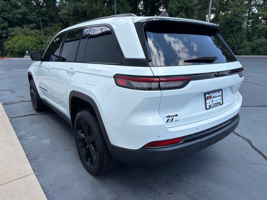Used 2023 Jeep Grand Cherokee Altitude AWD/4WD image 10