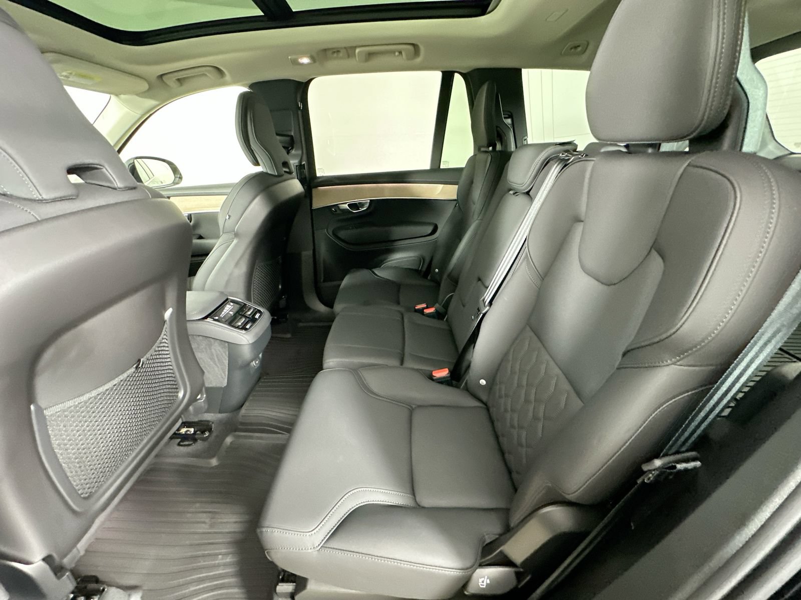 Used 2026 Volvo XC90 B6 Plus w/ Protection Package Premier AWD/4WD image 37