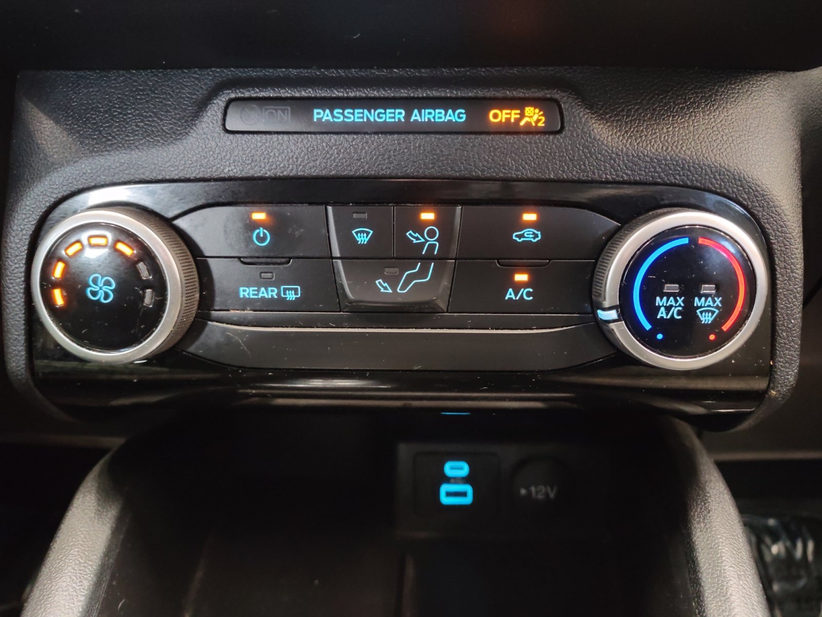 Used 2022 Ford Escape SE w/ SE Sport Appearance Package FWD image 18