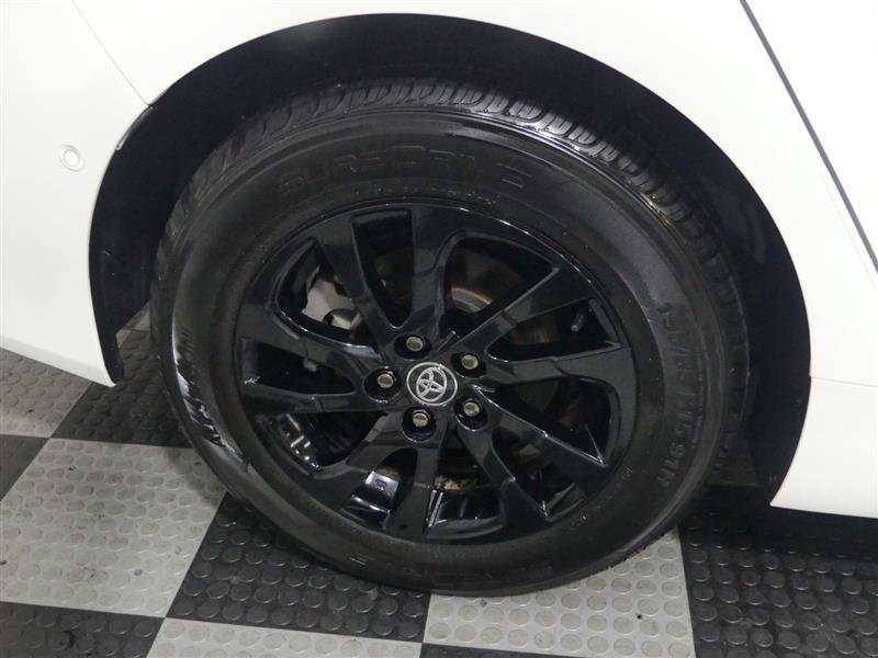 Used 2022 Toyota Prius AWD image 17