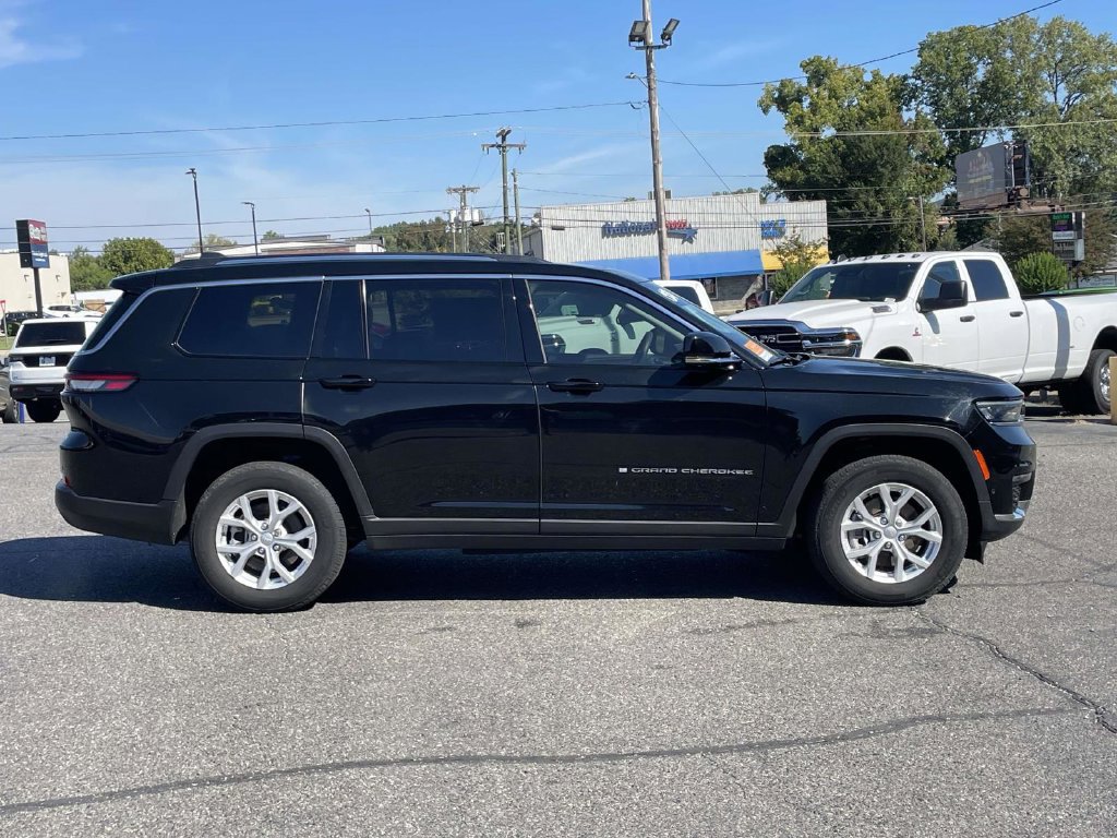 Used 2023 Jeep Grand Cherokee L Limited w/ Luxury Tech Group II AWD/4WD image 9