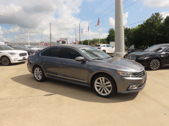 Used 2017 Volkswagen Passat 1.8T SEL Premium FWD image 6